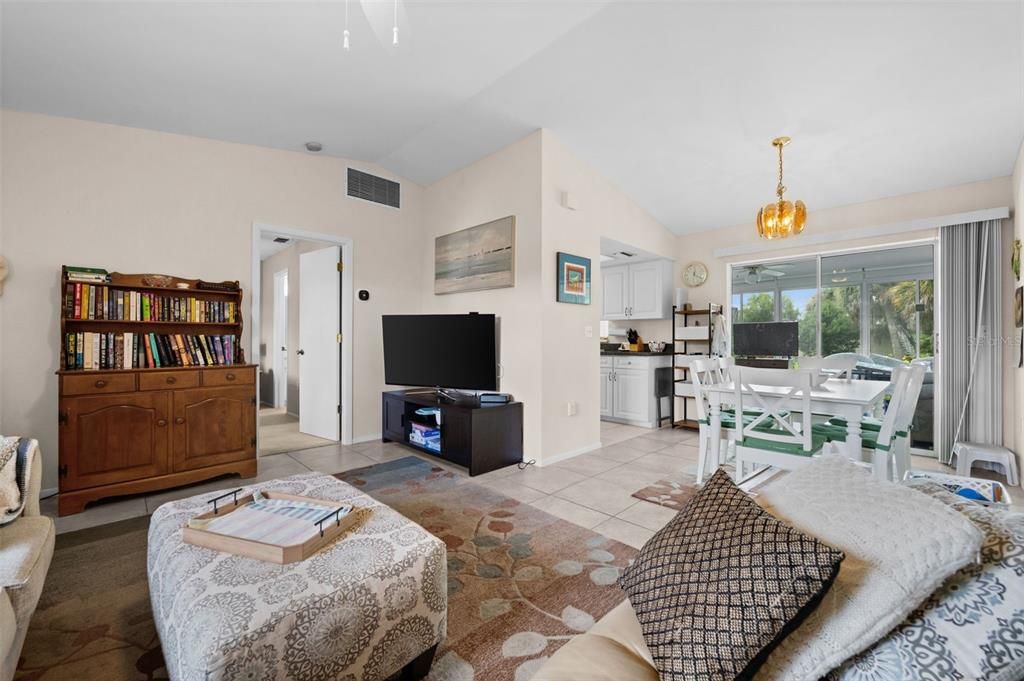 Active With Contract: $279,000 (3 beds, 2 baths, 952 Square Feet)