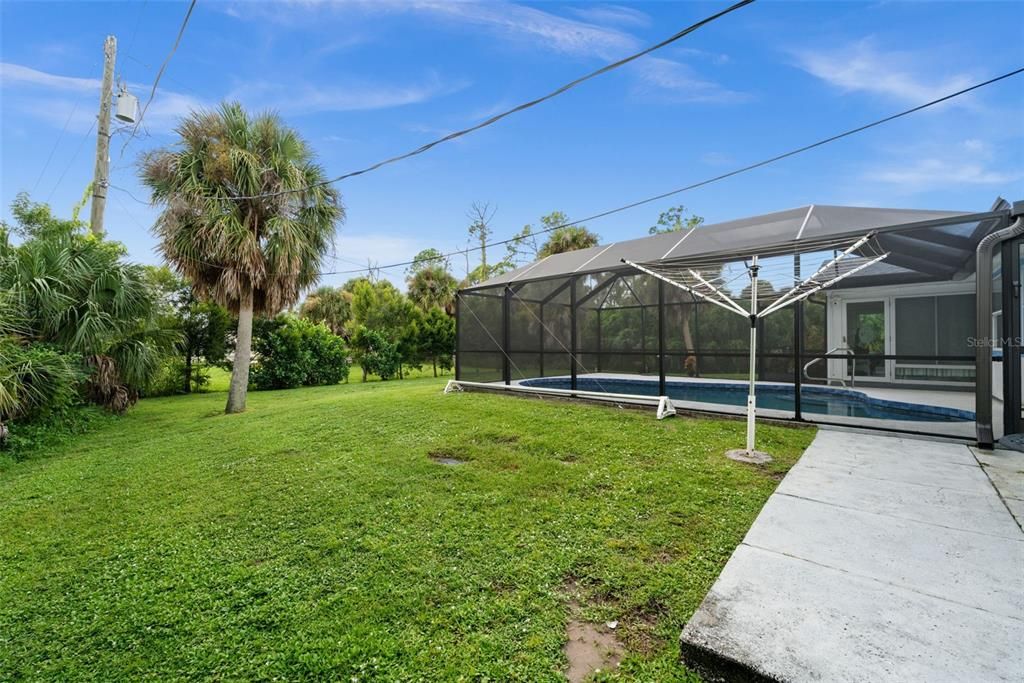 Active With Contract: $279,000 (3 beds, 2 baths, 952 Square Feet)