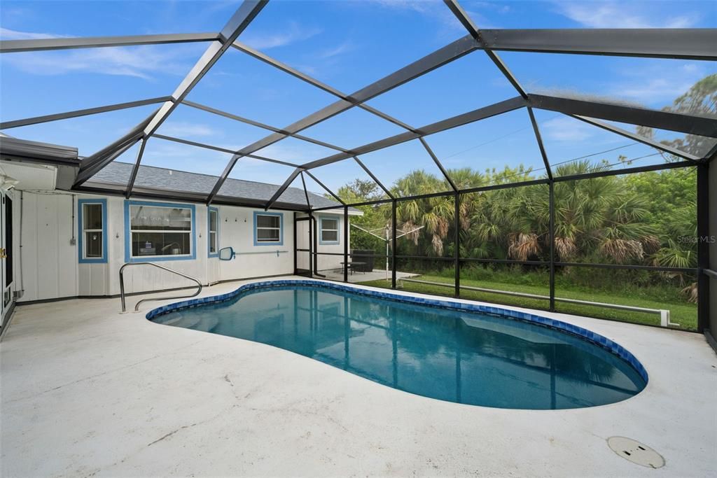 Active With Contract: $279,000 (3 beds, 2 baths, 952 Square Feet)