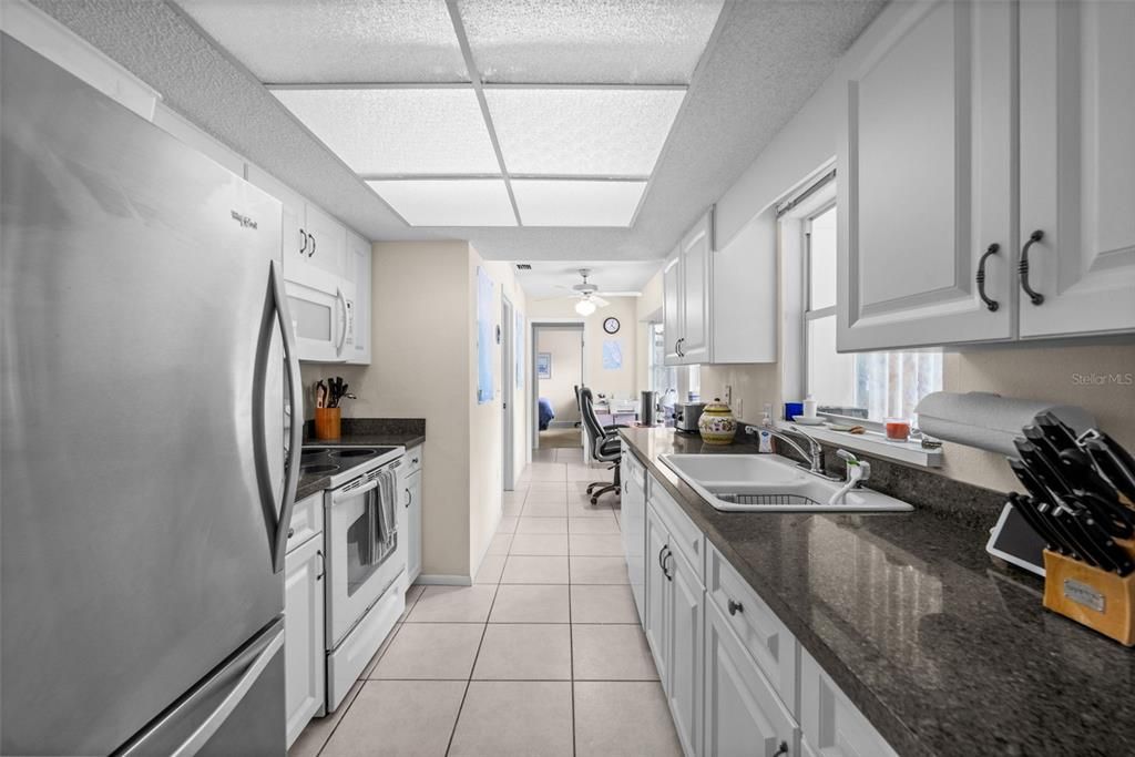 Active With Contract: $279,000 (3 beds, 2 baths, 952 Square Feet)