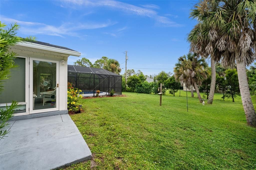 Active With Contract: $279,000 (3 beds, 2 baths, 952 Square Feet)