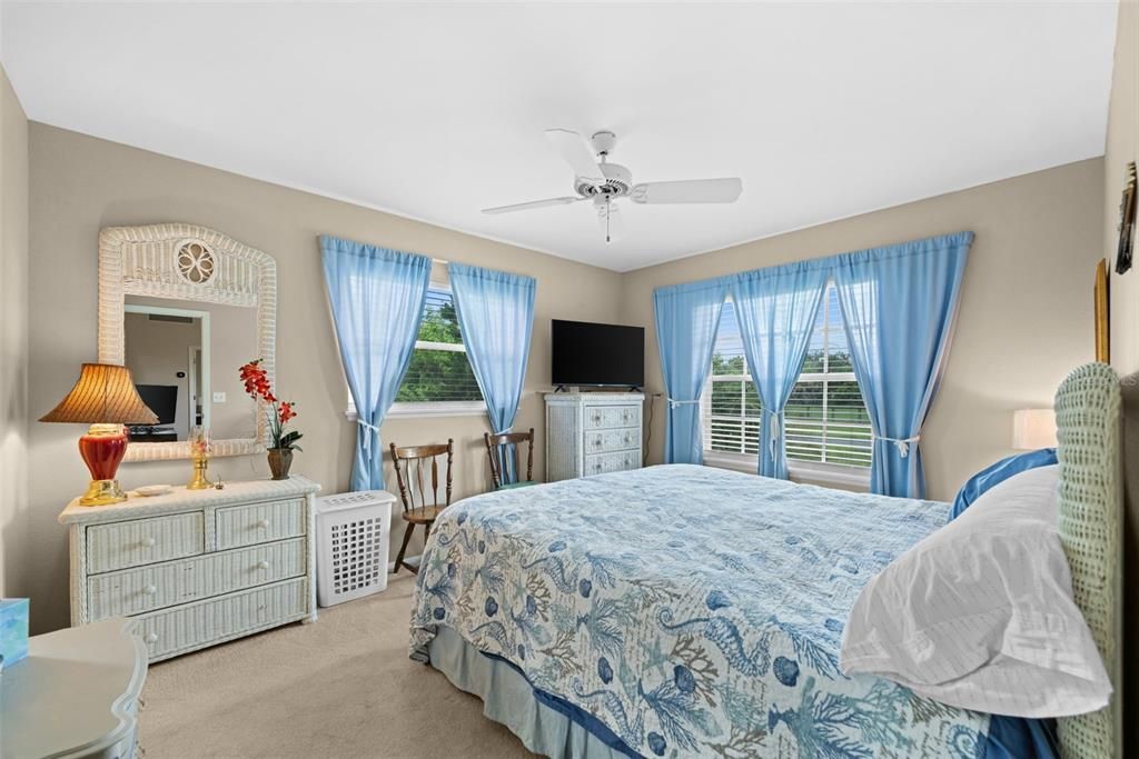 Active With Contract: $279,000 (3 beds, 2 baths, 952 Square Feet)