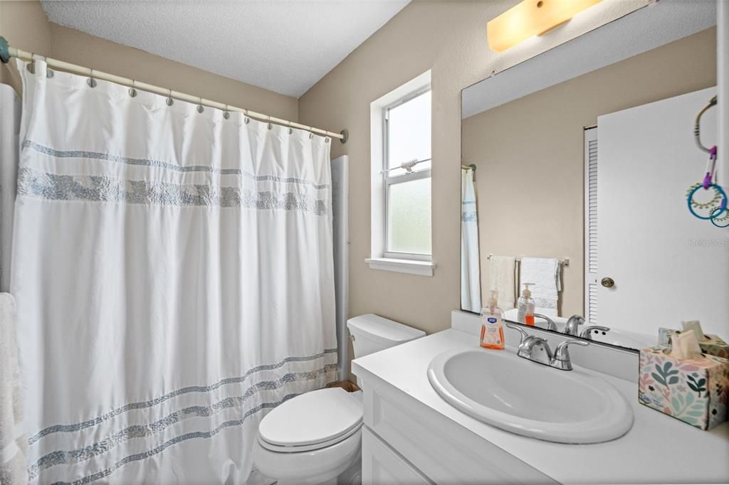 Active With Contract: $279,000 (3 beds, 2 baths, 952 Square Feet)