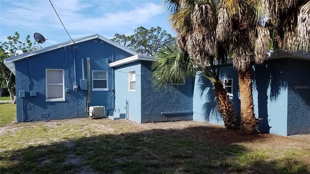 合同活跃: $249,000 (3 贝兹, 1 浴室, 958 平方英尺)