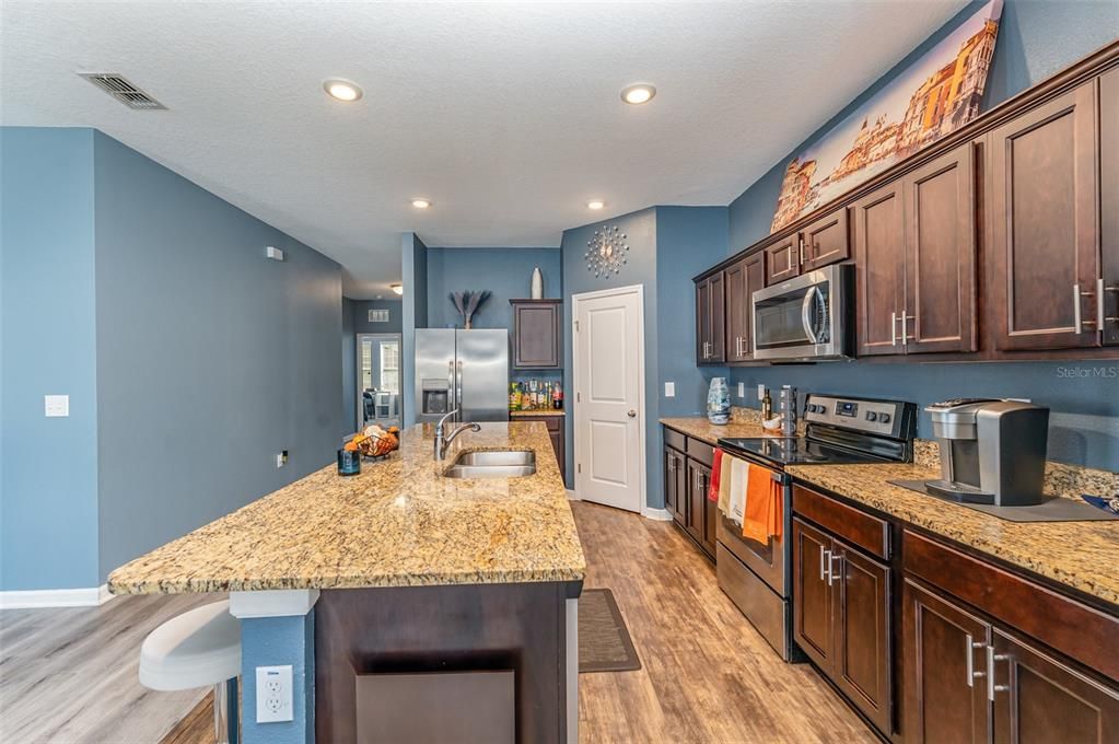 Active With Contract: $270,000 (4 beds, 2 baths, 1929 Square Feet)