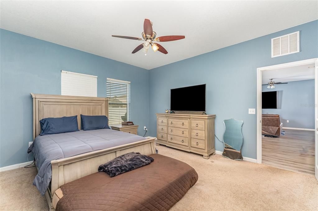 Active With Contract: $270,000 (4 beds, 2 baths, 1929 Square Feet)