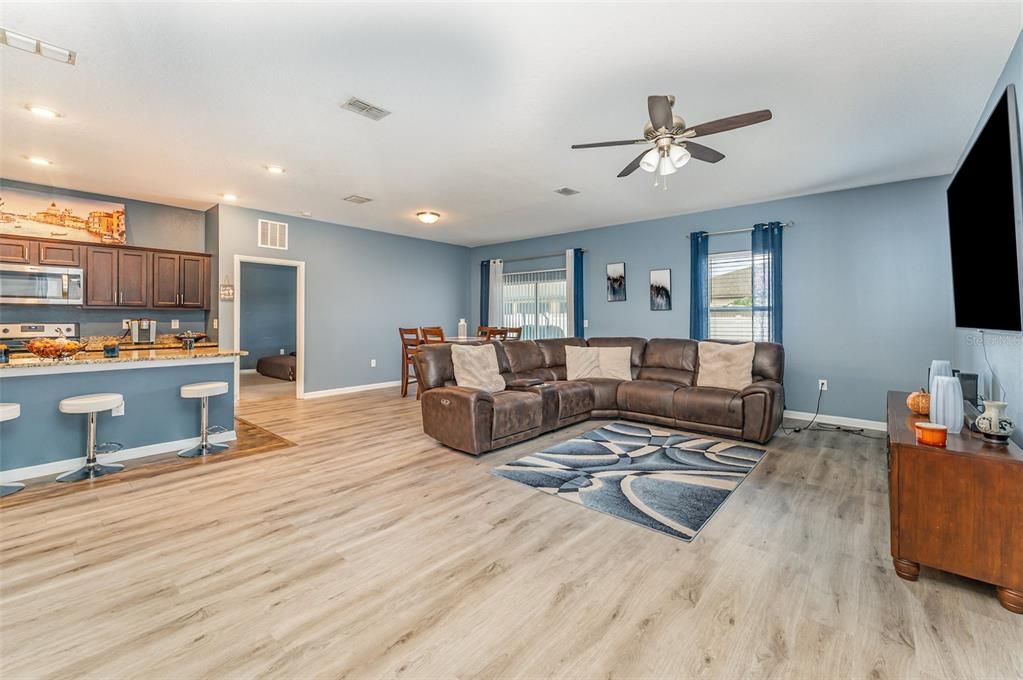 Active With Contract: $270,000 (4 beds, 2 baths, 1929 Square Feet)