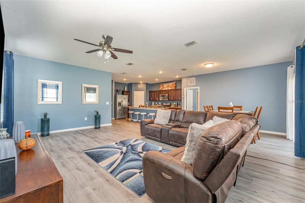 Active With Contract: $270,000 (4 beds, 2 baths, 1929 Square Feet)