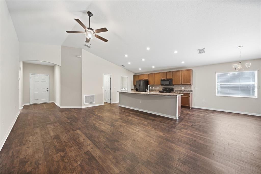Active With Contract: $360,000 (4 beds, 2 baths, 1722 Square Feet)
