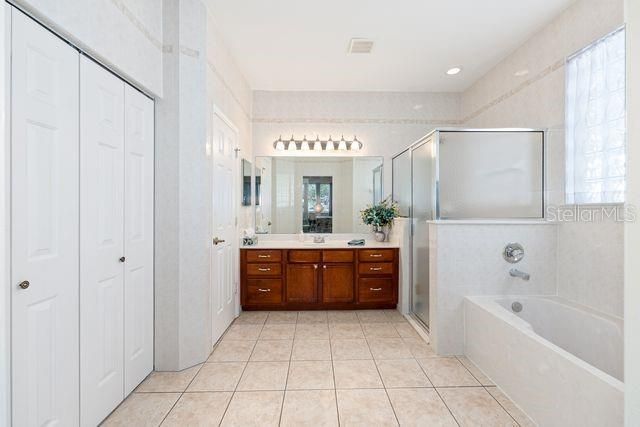 Active With Contract: $304,999 (3 beds, 2 baths, 1971 Square Feet)