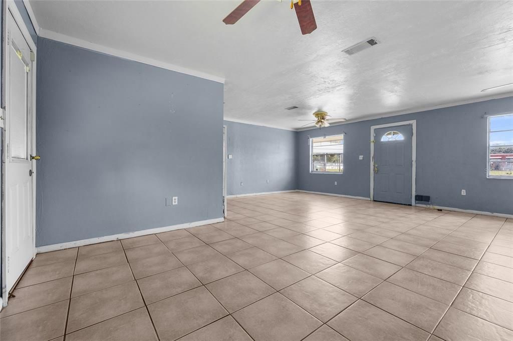 Под контрактом: $162,900 (3 спален, 2 ванн, 1140 Квадратных фут)