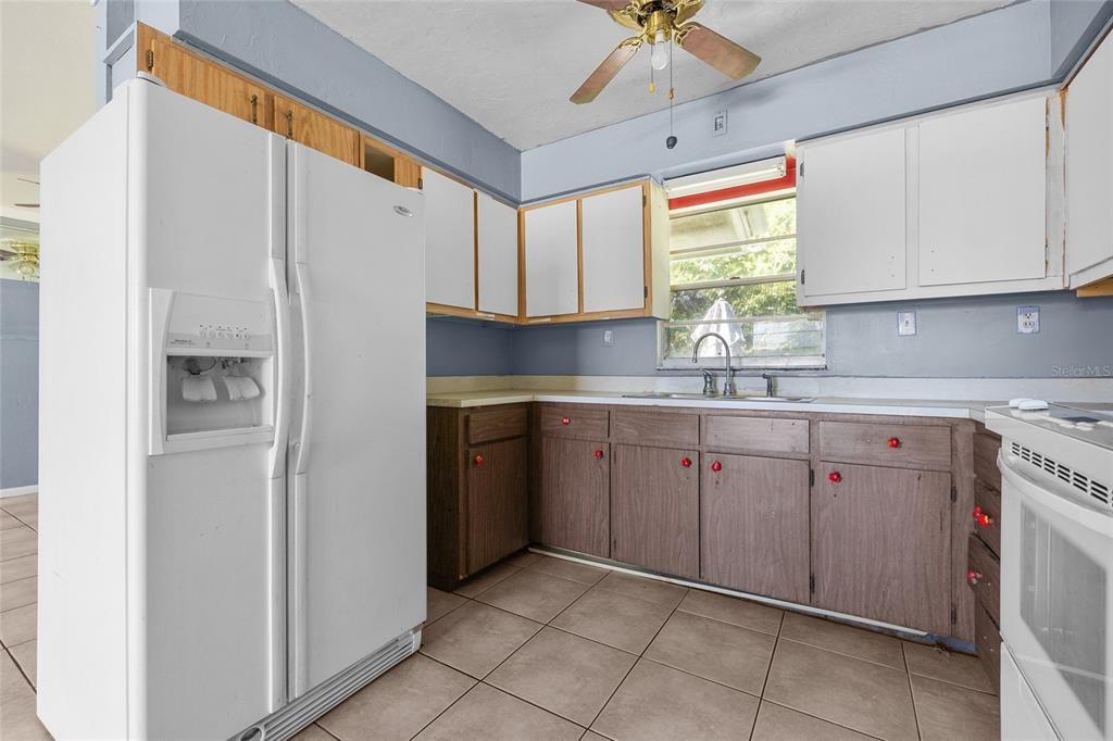 Под контрактом: $162,900 (3 спален, 2 ванн, 1140 Квадратных фут)