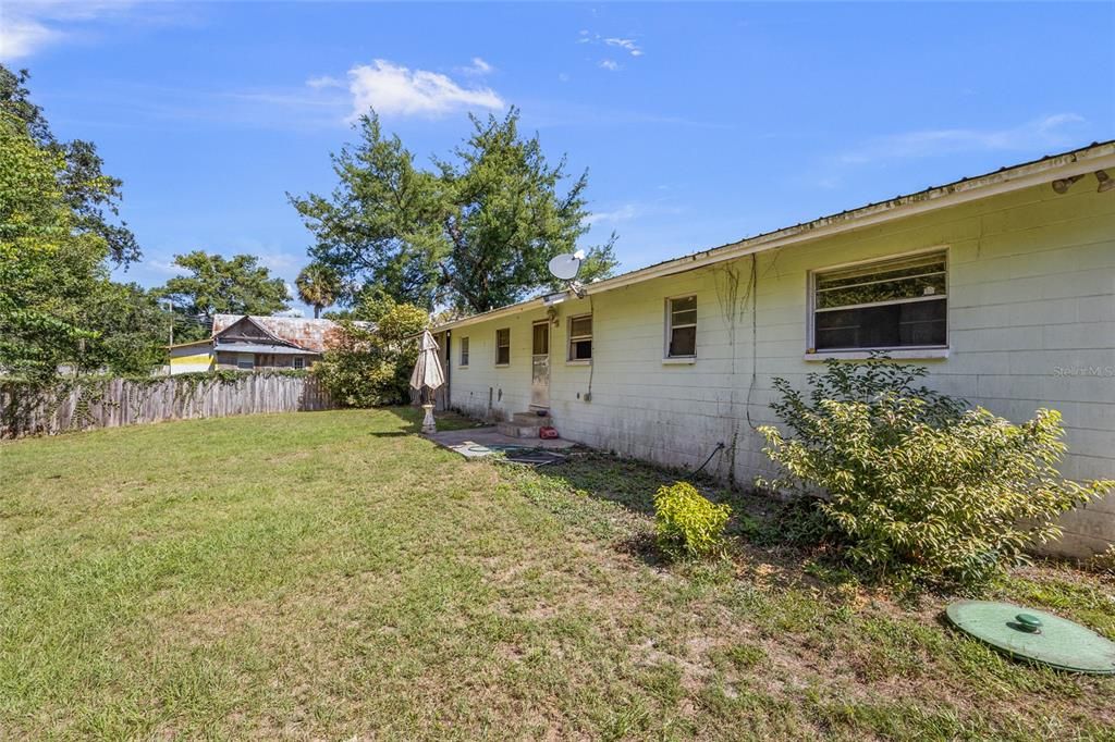 Под контрактом: $162,900 (3 спален, 2 ванн, 1140 Квадратных фут)