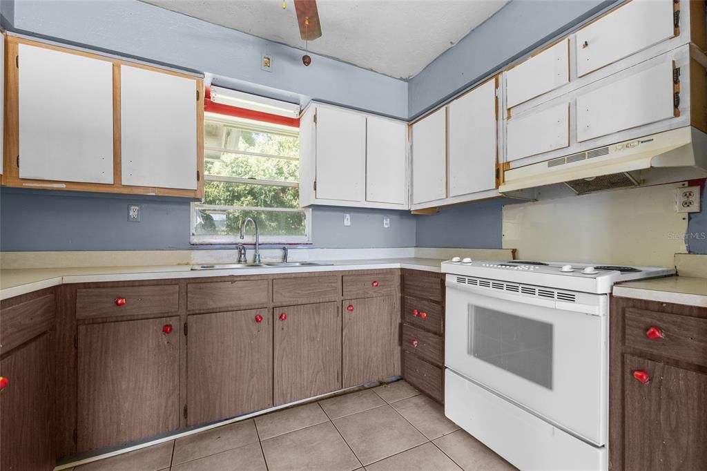 Под контрактом: $162,900 (3 спален, 2 ванн, 1140 Квадратных фут)