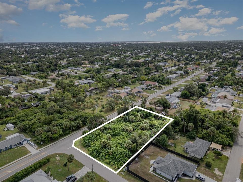 На продажу: $99,000 (0.51 acres)