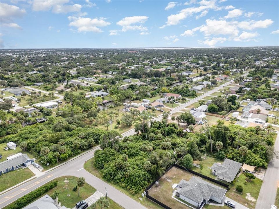 На продажу: $99,000 (0.51 acres)