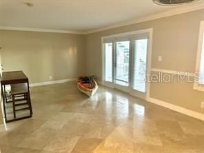 For Rent: $1,650 (1 beds, 1 baths, 561 Square Feet)