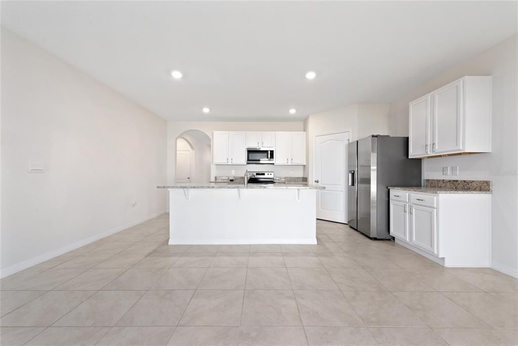 出租: $2,300 (4 贝兹, 2 浴室, 1830 平方英尺)