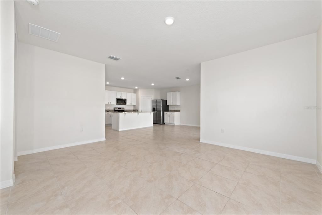 出租: $2,300 (4 贝兹, 2 浴室, 1830 平方英尺)