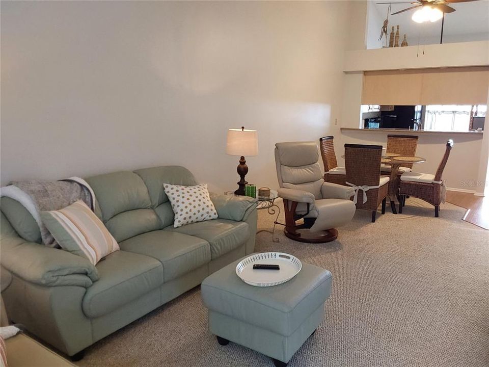 出租: $3,000 (2 贝兹, 2 浴室, 970 平方英尺)