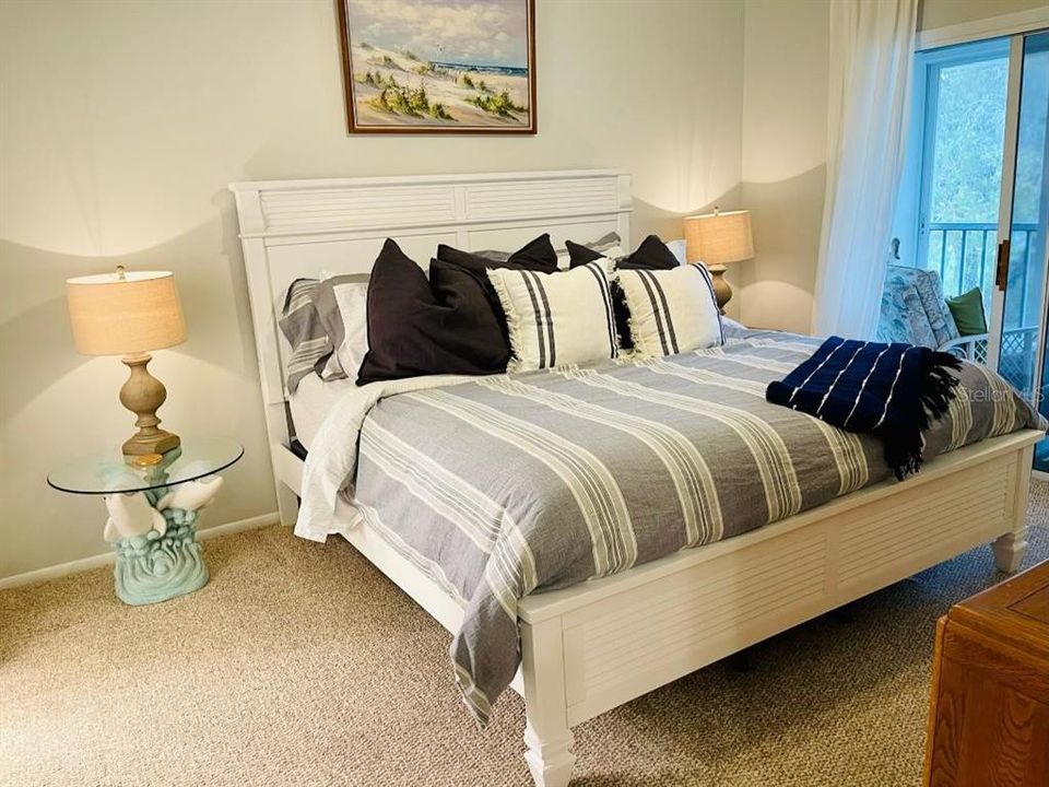 出租: $3,000 (2 贝兹, 2 浴室, 970 平方英尺)