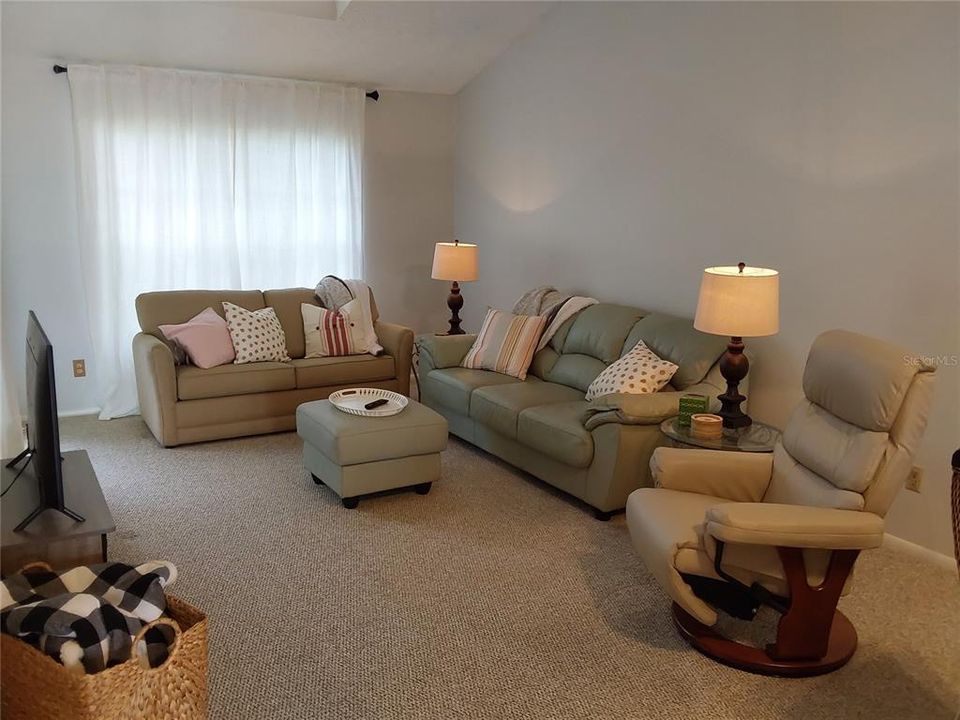 出租: $3,000 (2 贝兹, 2 浴室, 970 平方英尺)