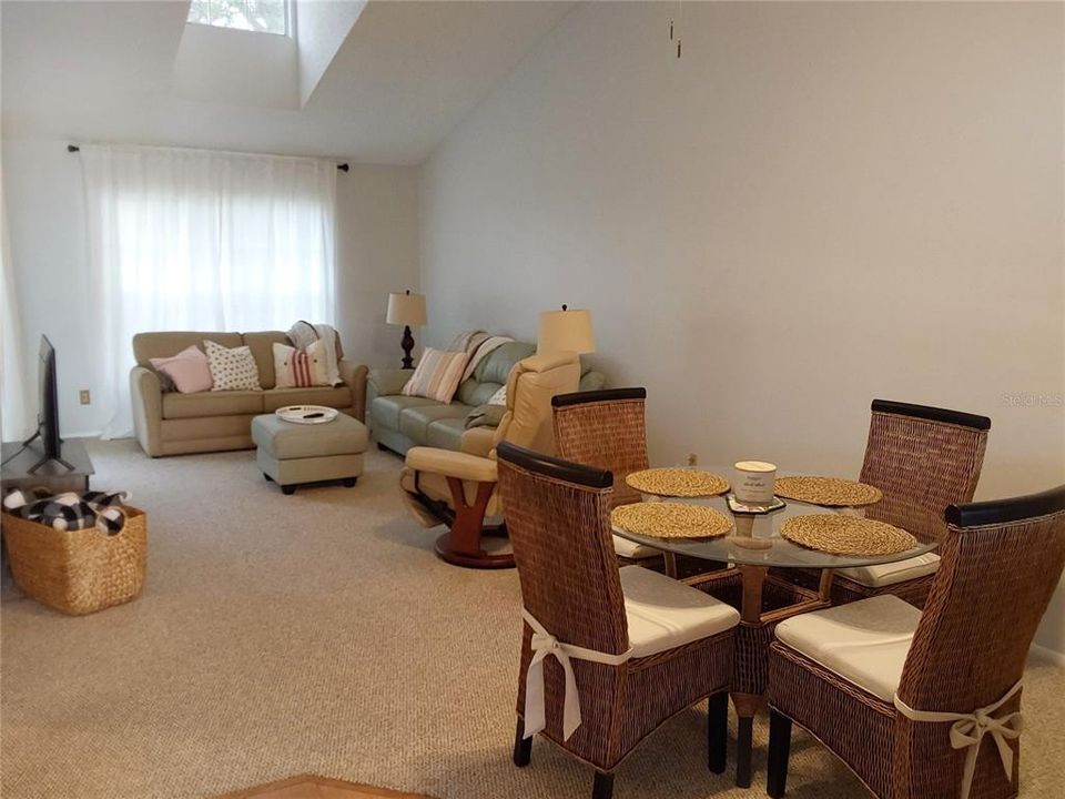 出租: $3,000 (2 贝兹, 2 浴室, 970 平方英尺)