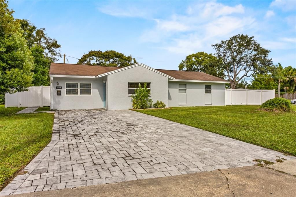 合同活跃: $379,990 (4 贝兹, 2 浴室, 1530 平方英尺)