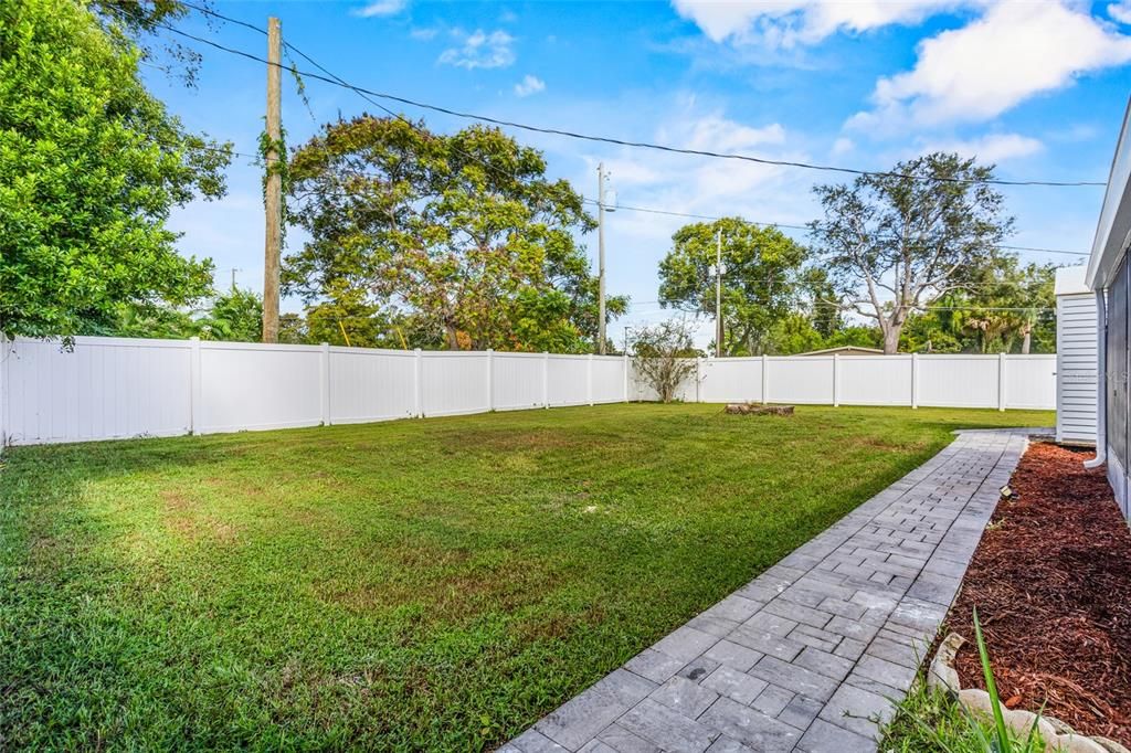 合同活跃: $379,990 (4 贝兹, 2 浴室, 1530 平方英尺)