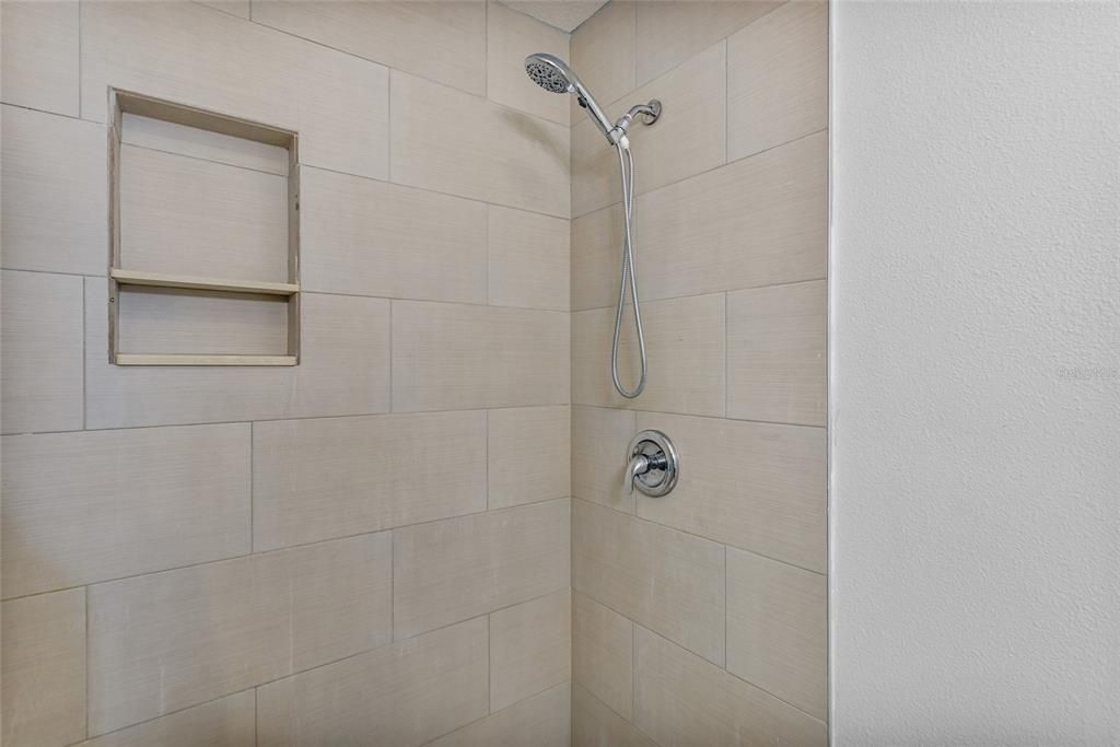 合同活跃: $379,990 (4 贝兹, 2 浴室, 1530 平方英尺)