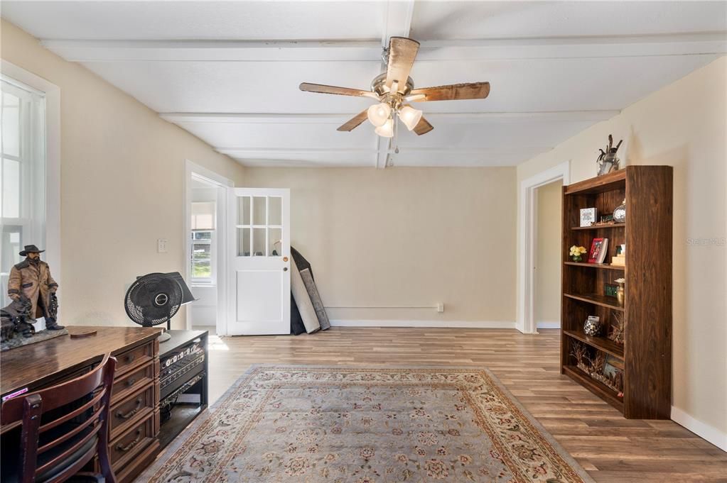 For Sale: $265,000 (4 beds, 2 baths, 1404 Square Feet)