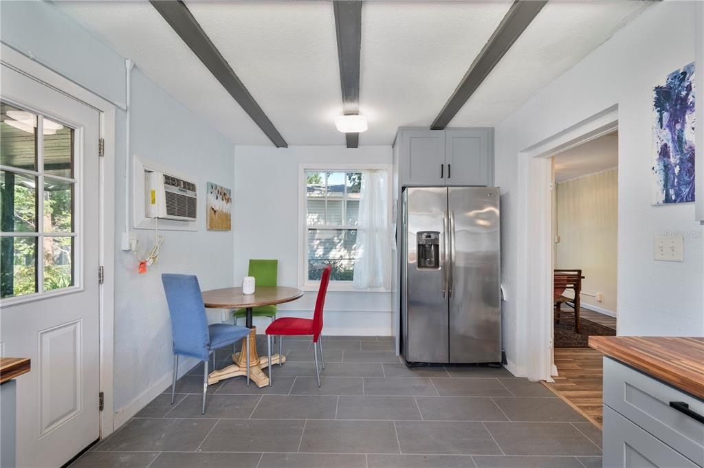 For Sale: $265,000 (4 beds, 2 baths, 1404 Square Feet)