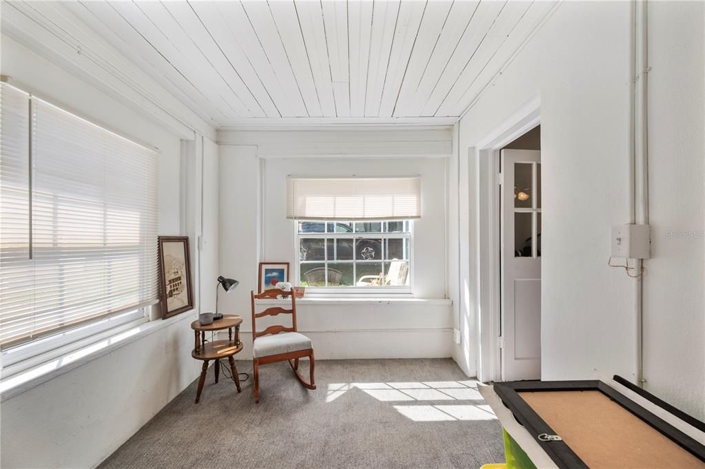 For Sale: $265,000 (4 beds, 2 baths, 1404 Square Feet)