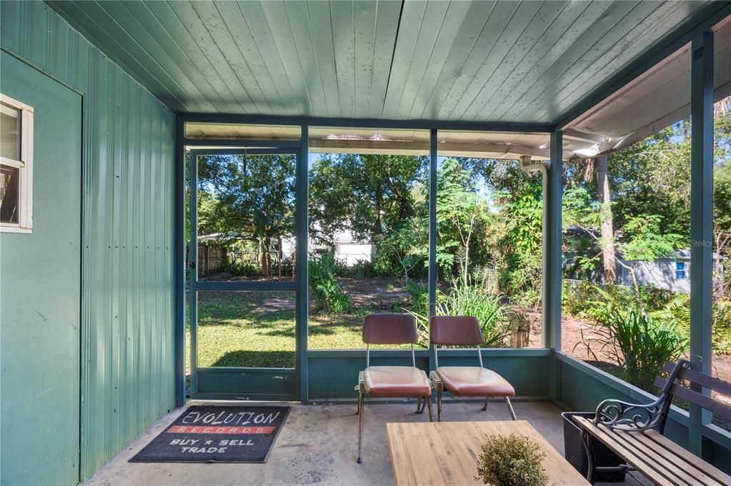 For Sale: $265,000 (4 beds, 2 baths, 1404 Square Feet)