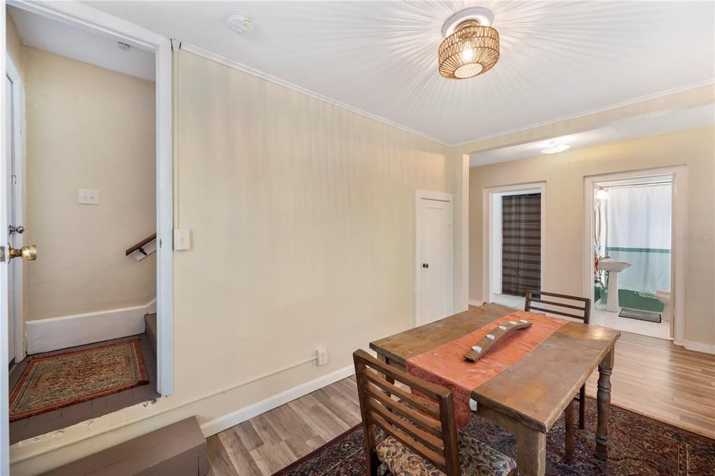 For Sale: $265,000 (4 beds, 2 baths, 1404 Square Feet)