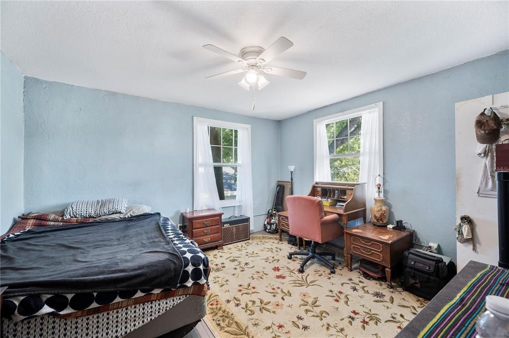 For Sale: $265,000 (4 beds, 2 baths, 1404 Square Feet)