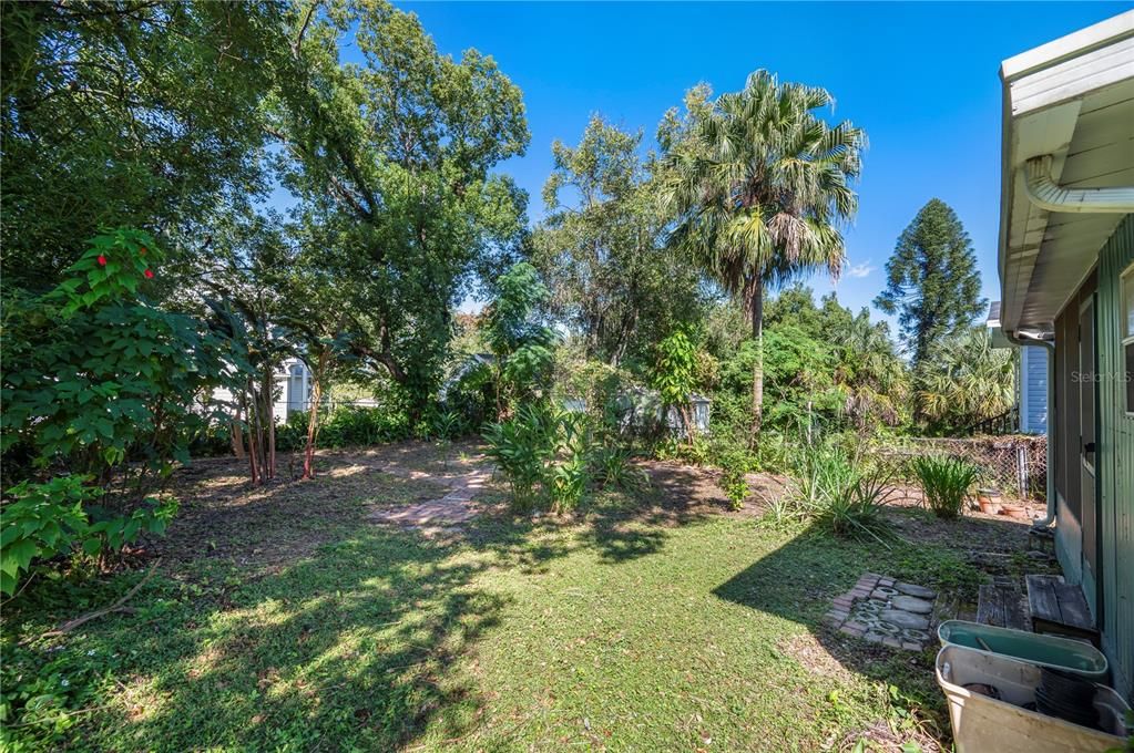 For Sale: $265,000 (4 beds, 2 baths, 1404 Square Feet)