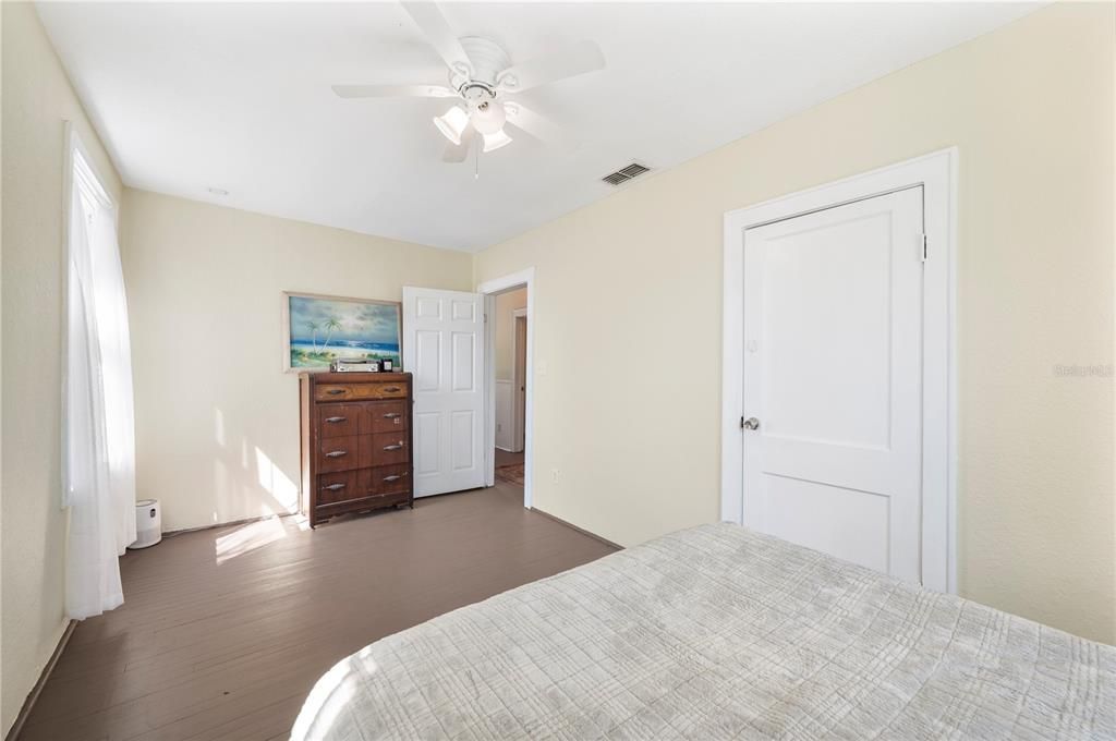 For Sale: $265,000 (4 beds, 2 baths, 1404 Square Feet)