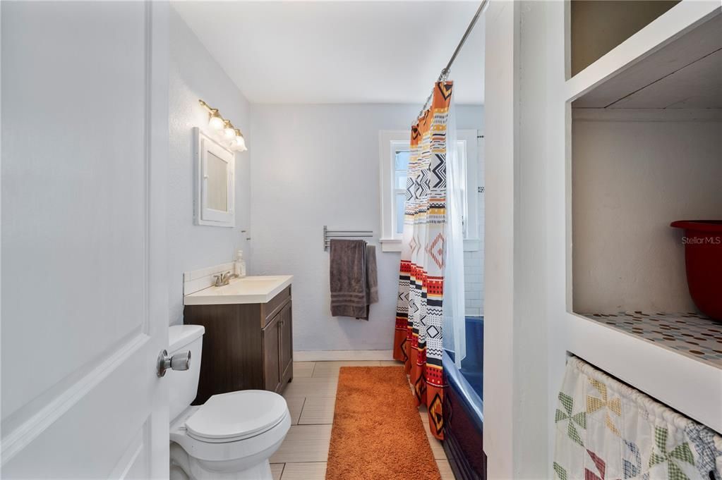 For Sale: $265,000 (4 beds, 2 baths, 1404 Square Feet)