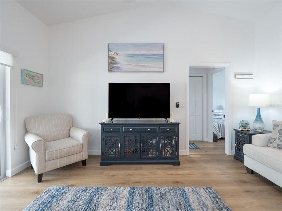 На продажу: $374,999 (3 спален, 2 ванн, 1367 Квадратных фут)