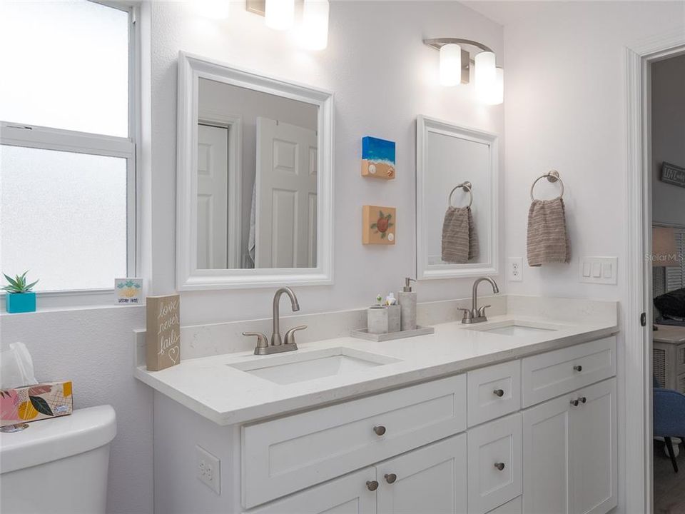 На продажу: $374,999 (3 спален, 2 ванн, 1367 Квадратных фут)