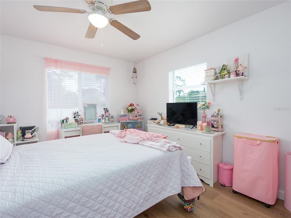 На продажу: $374,999 (3 спален, 2 ванн, 1367 Квадратных фут)