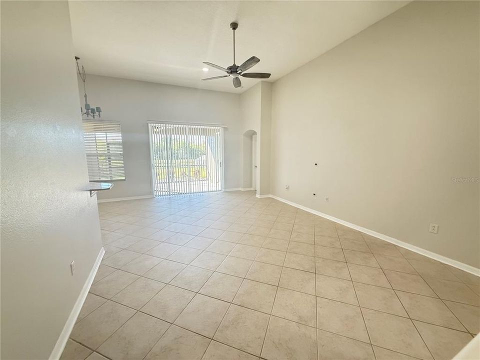 На продажу: $445,000 (4 спален, 2 ванн, 2228 Квадратных фут)