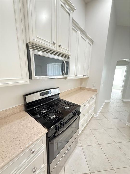 На продажу: $445,000 (4 спален, 2 ванн, 2228 Квадратных фут)