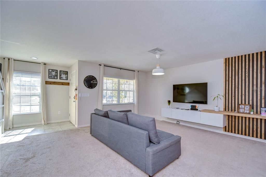 Active With Contract: $1,950 (3 beds, 2 baths, 1576 Square Feet)