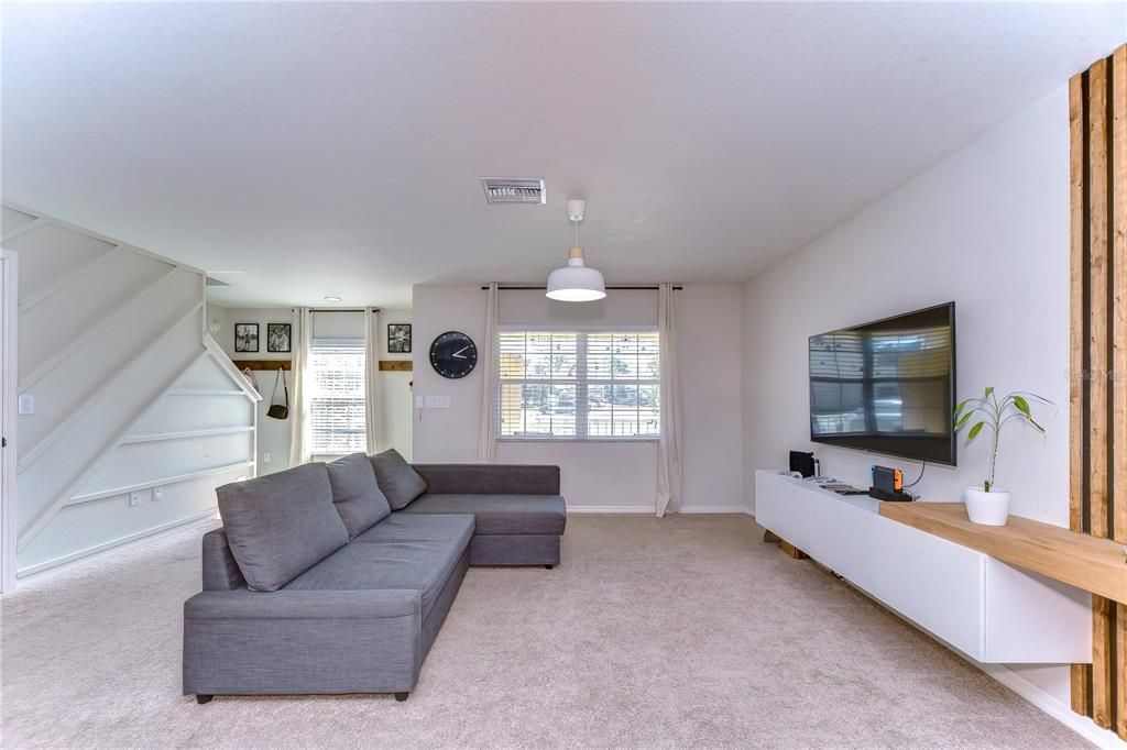 Active With Contract: $1,950 (3 beds, 2 baths, 1576 Square Feet)