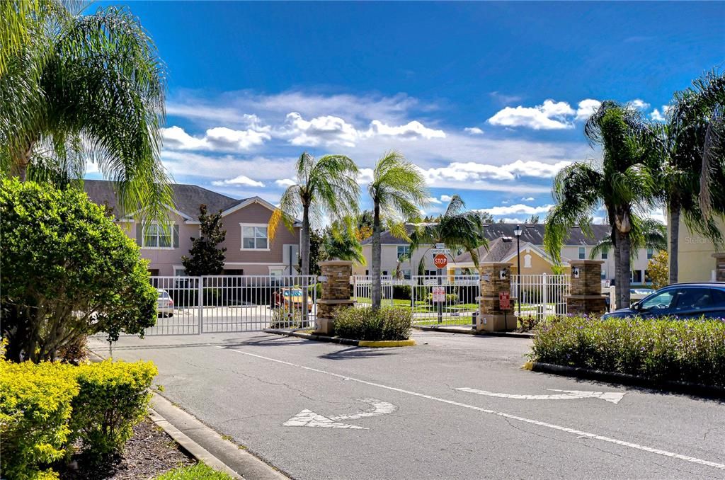 Active With Contract: $1,950 (3 beds, 2 baths, 1576 Square Feet)