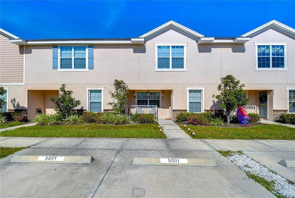 Active With Contract: $1,950 (3 beds, 2 baths, 1576 Square Feet)
