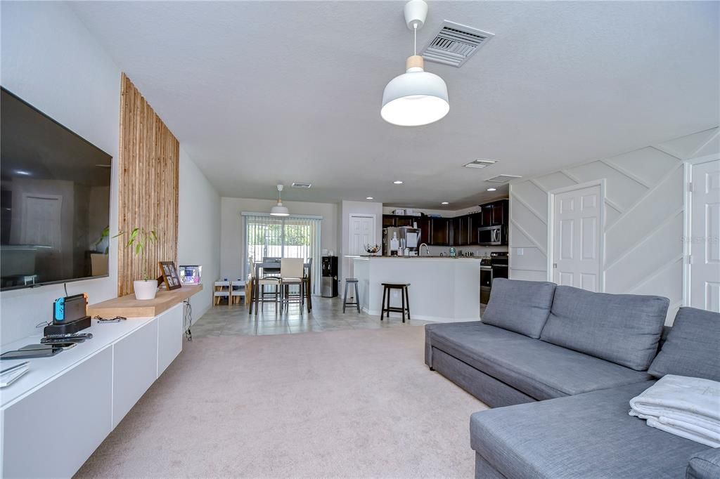 Active With Contract: $1,950 (3 beds, 2 baths, 1576 Square Feet)