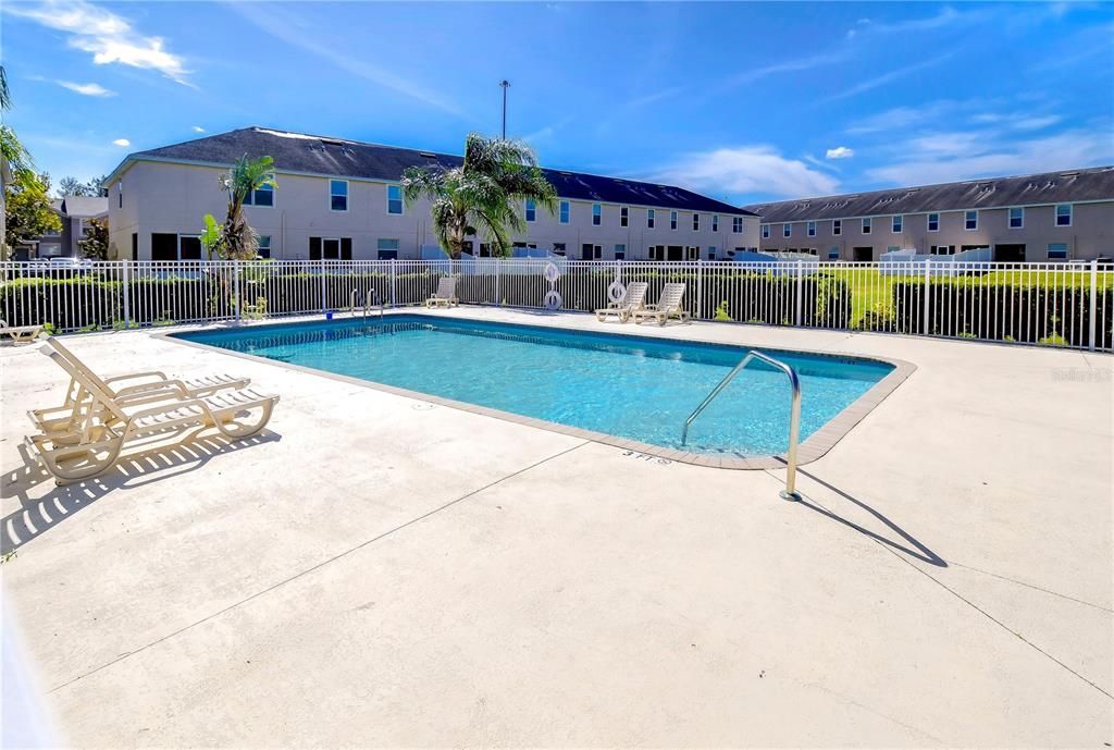Active With Contract: $1,950 (3 beds, 2 baths, 1576 Square Feet)